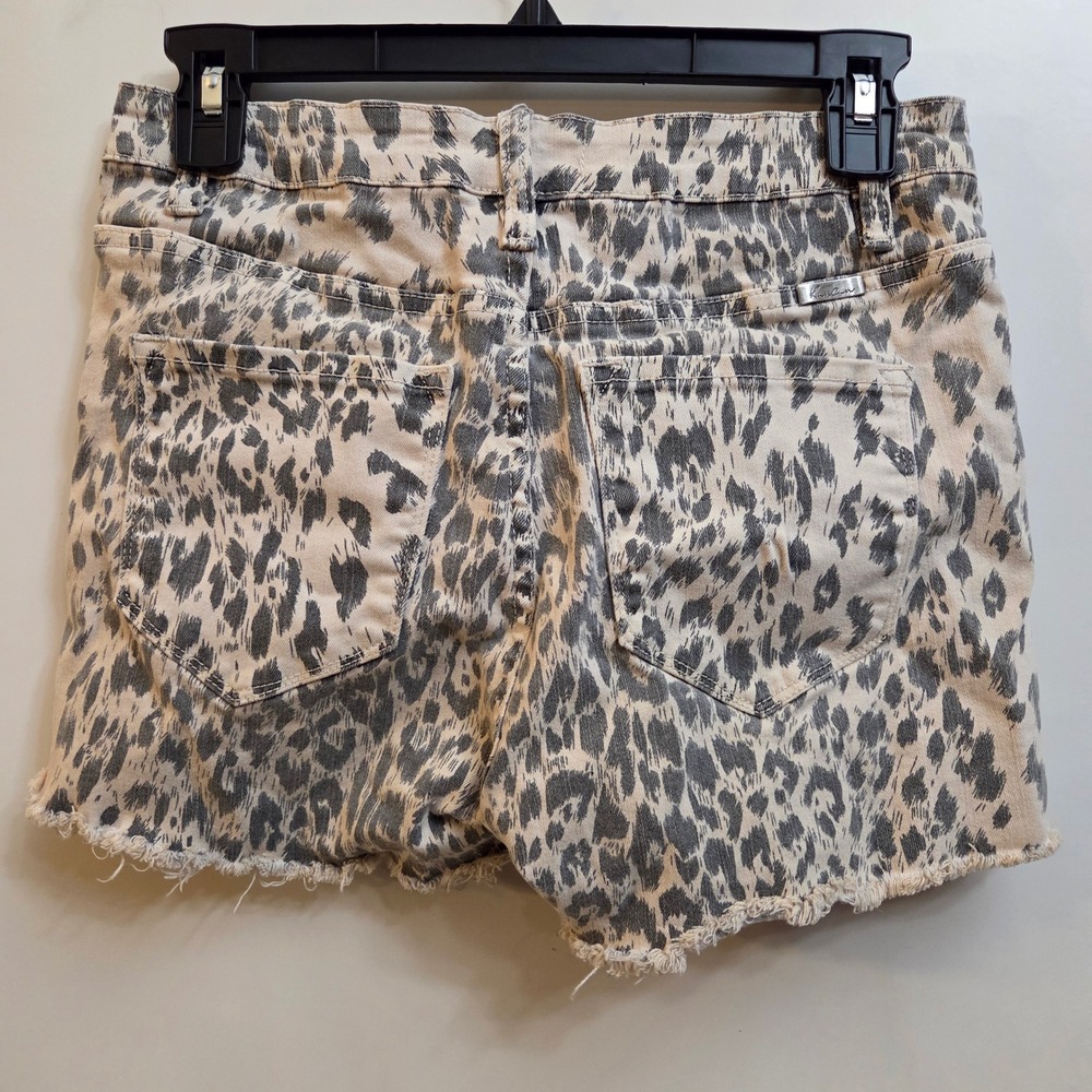 KanCan Leopard Print High Rise Raw Hem Denim Shorts Grey Cream KC6279SA-N Size M - Picture 2 of 4